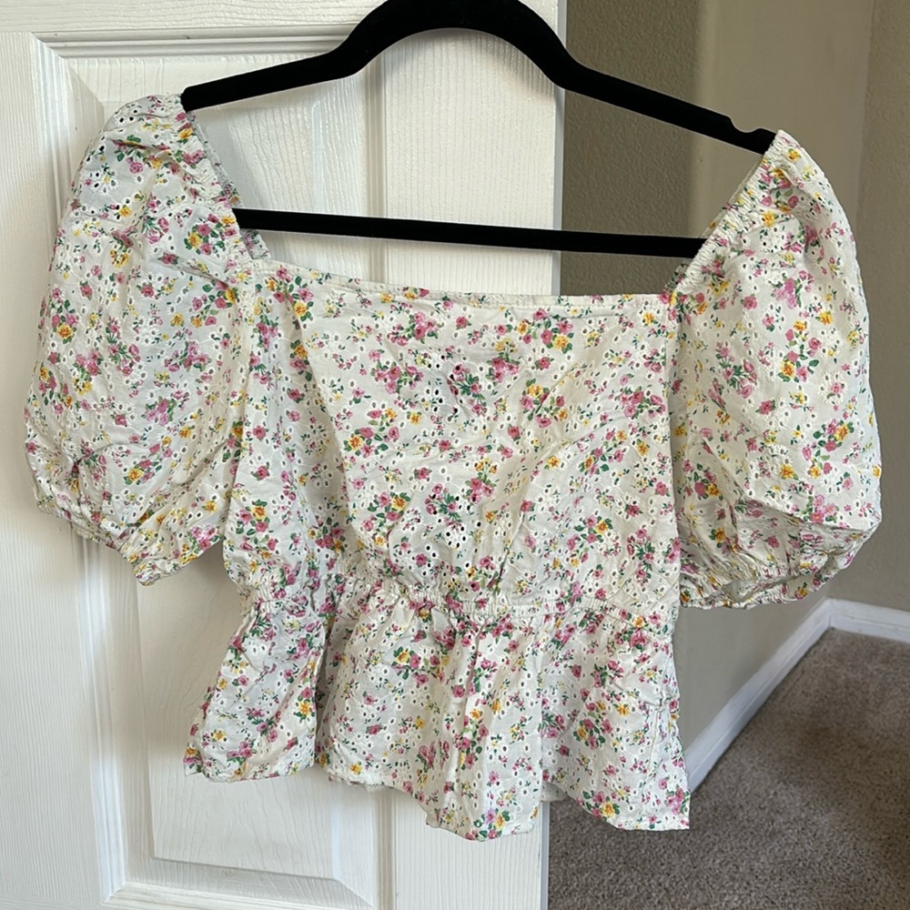 Floral Eyelet Puff Sleeve Top